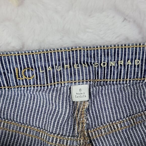 LCĀ LAURENāCONRADāPināStripedāJeanāShortsā - Picture 2 of 4